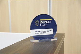 handi print imprimerie entreprise adaptée Cherbourg-en-Cotentin création graphique, impression offset, numérique et 3D, façonnage, signalétique, réalisation de calendriers, étiquettes adhésives en bobines, packaging, print management, routage, stockage, logistique, reconditionnement de téléphonie prestations sur sites industriels. performance économique inclusion personnes en situation de handicap. the big green salon événement RSE QVCT responsable RSE chargé d'affaires rencontres, tables rondes, ateliers thématiques, échanges accélérer la transformation vers des pratiques durables. Remise IMPACT Trophy, membres du jury nous ont décerné le trophée