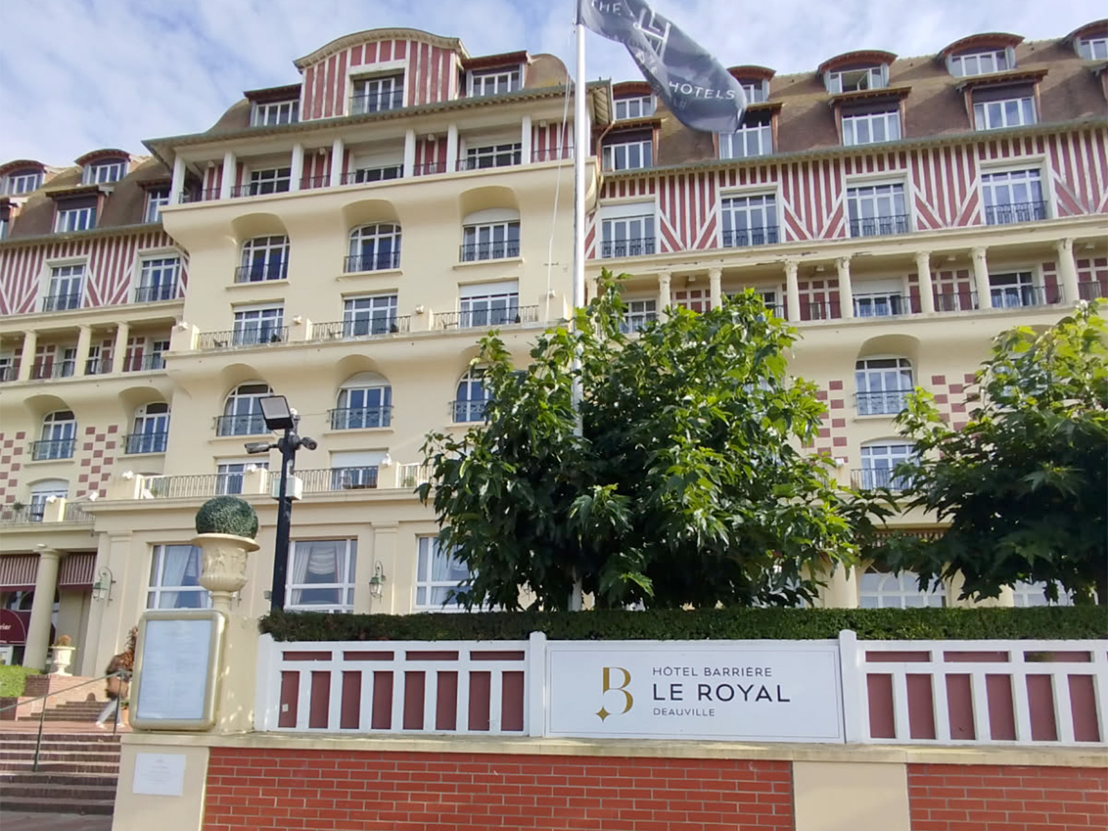 handi print imprimerie entreprise adaptée Cherbourg-en-Cotentin création graphique, impression offset, numérique et 3D, façonnage, signalétique, réalisation de calendriers, étiquettes adhésives en bobines, packaging, print management, routage, stockage, logistique, reconditionnement de téléphonie prestations sur sites industriels. performance économique inclusion personnes en situation de handicap. the big green salon événement RSE QVCT responsable RSE chargé d'affaires rencontres, tables rondes, ateliers thématiques, échanges accélérer la transformation vers des pratiques durables. Remise IMPACT Trophy, membres du jury nous ont décerné le trophée "Inclusion et Bien-être"